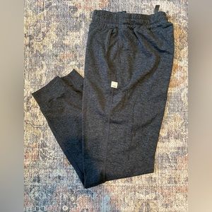 vuori wine’s performance jogger size small